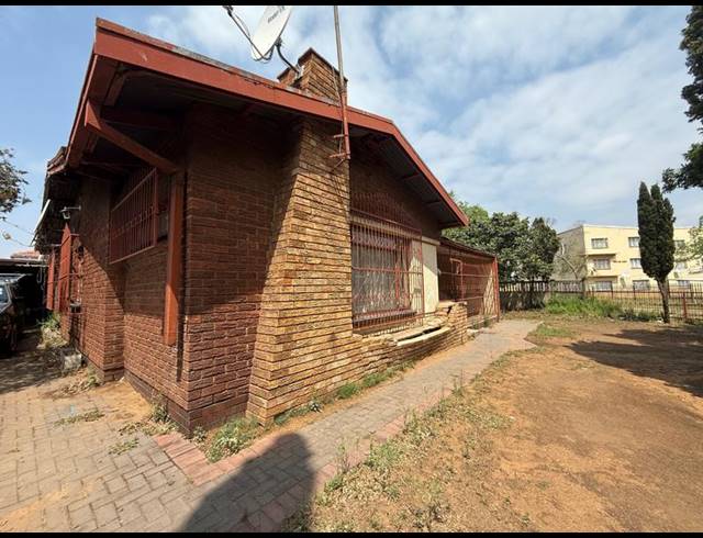5 BEDROOM HOUSE FOR SALE IN VANDERBIJLPARK CW 5